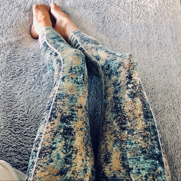 🔥Blue Marble Criss Cross Leggings - Picture 1 of 7